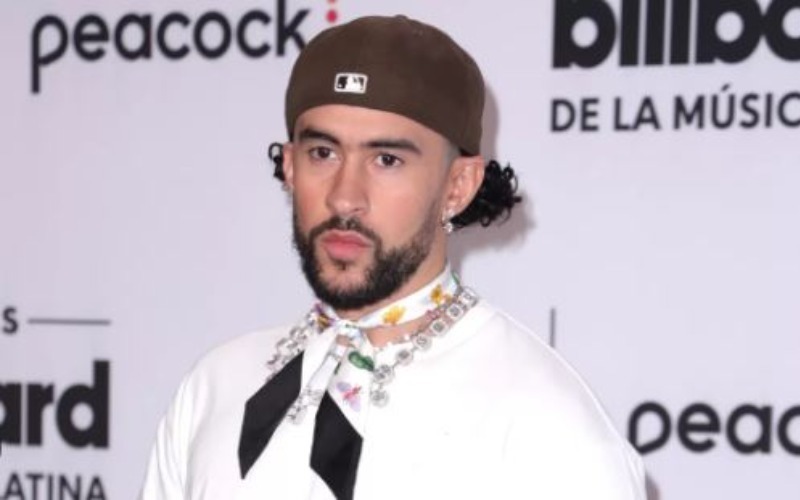 Bad Bunny dará $200.000 a latinos para becas en EEUU a través de su agencia deportiva