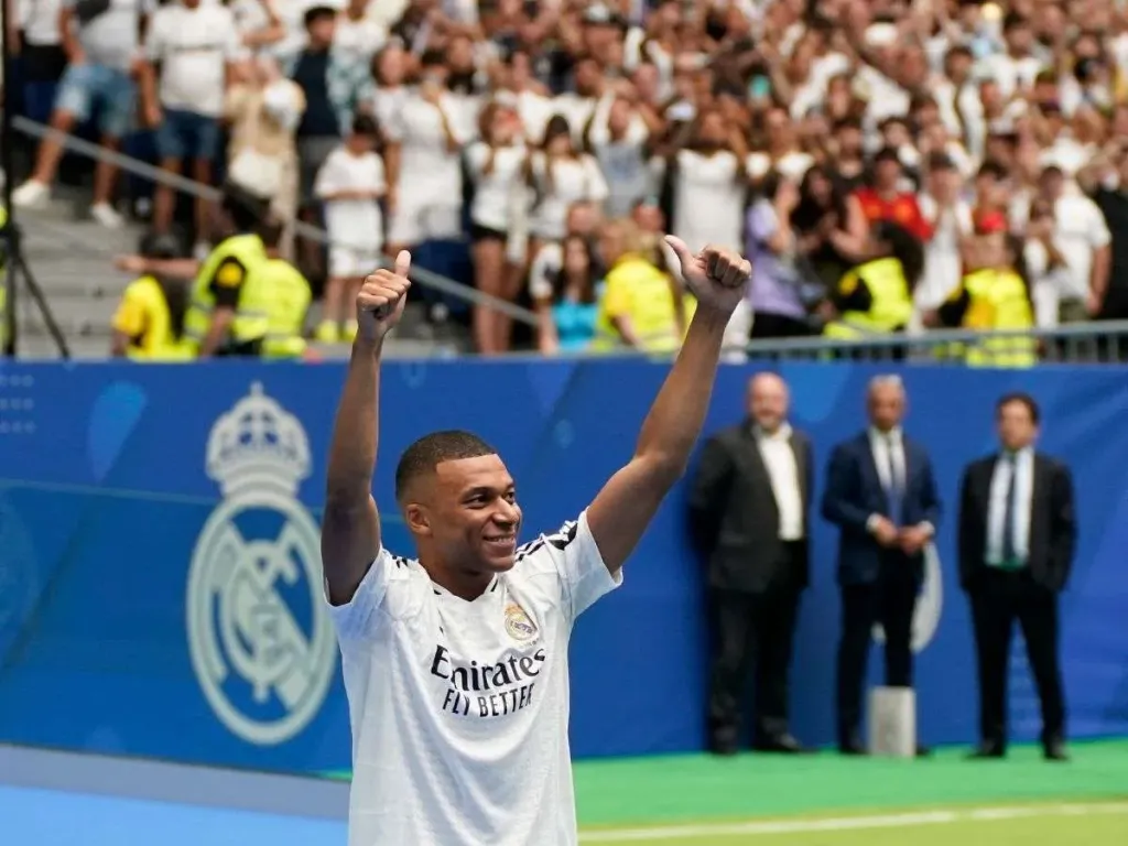 Real Madrid presentó al delantero francés Mbappé por todo lo alto en el Bernabéu