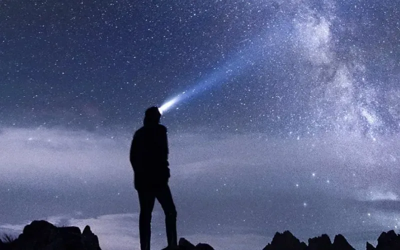 Qué es la nictofilia y cuáles son sus causas, síntomas y tratamiento (+ Detalles)