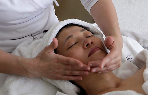 Kobido, la técnica de masaje facial japonés para rejuvenecer el rostro