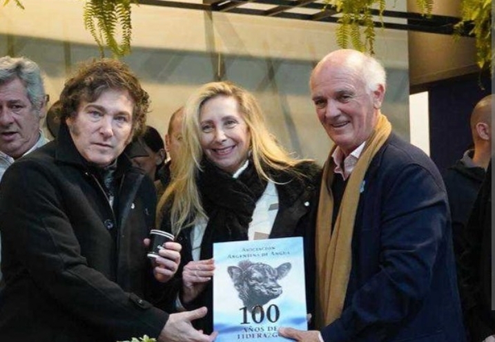 Presidente Milei promete eliminar impuestos al sector agropecuario