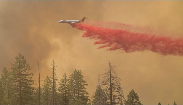 California y Canadá luchan contra incëndios forestales sin control con miles de evacuados