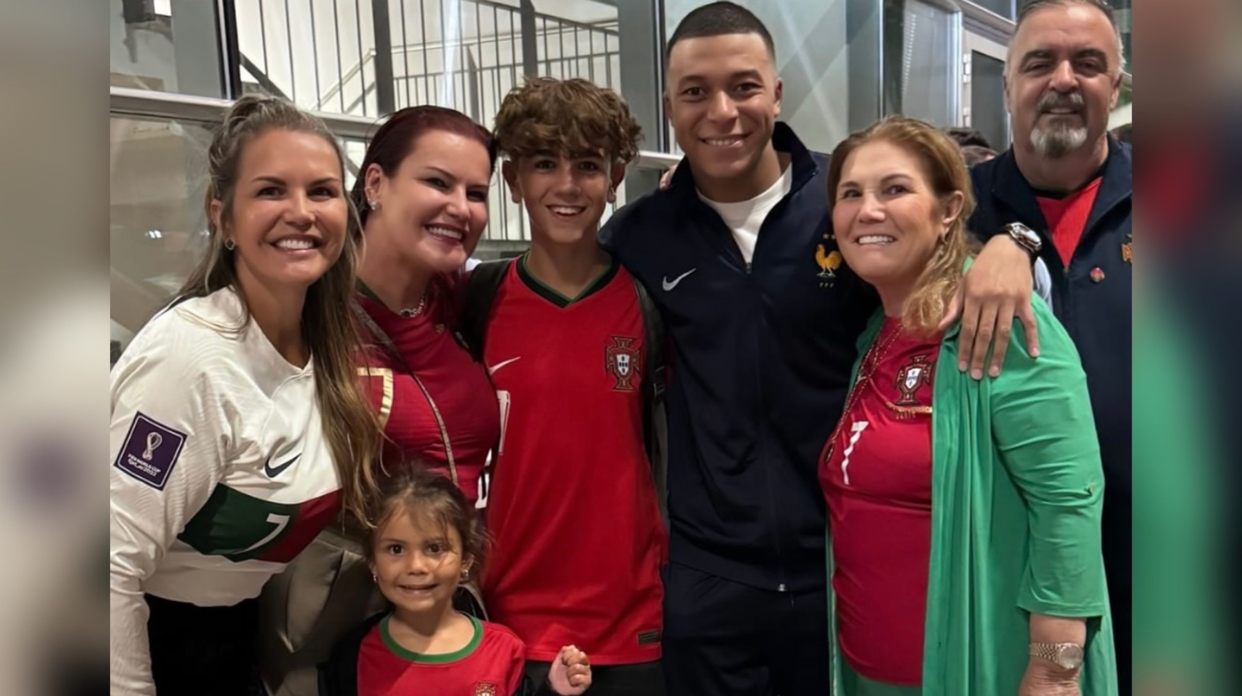 ¡La magia del fútbol! Familia de Cristiano Ronaldo posó en una foto con Mbappé