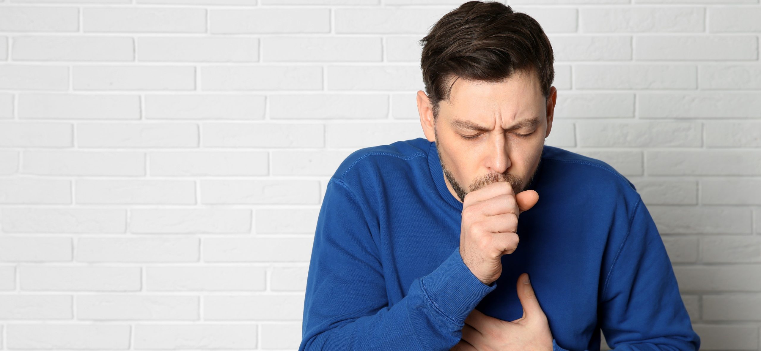 Llevaba dos años tosiendo y pensaba que era cáncër, pero la verdadera causa resultó ser inesperada