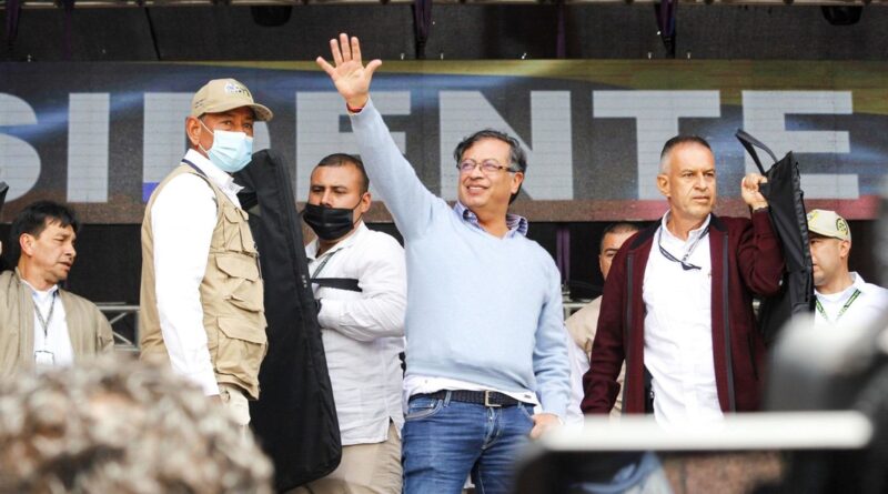 Consejo Electoral de Colombia continuará investigación contra campaña de Petro