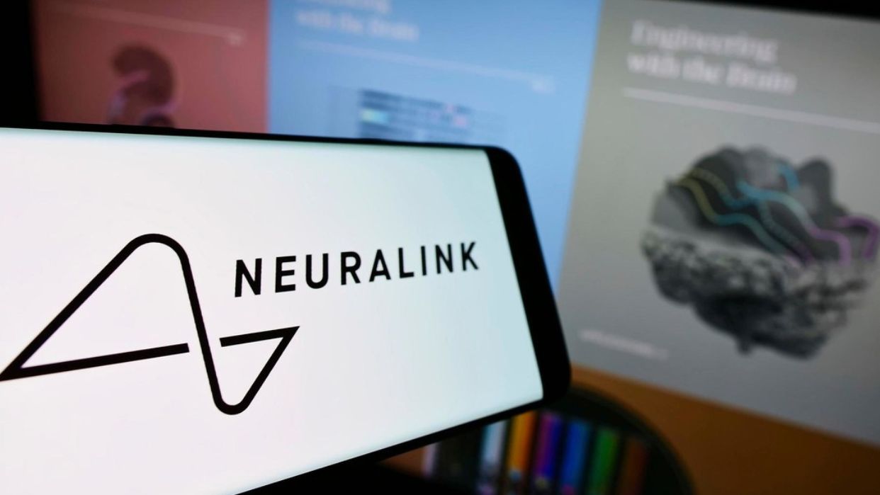 Musk revela detalles del segundo paciente al que implantaron el chip Neuralink