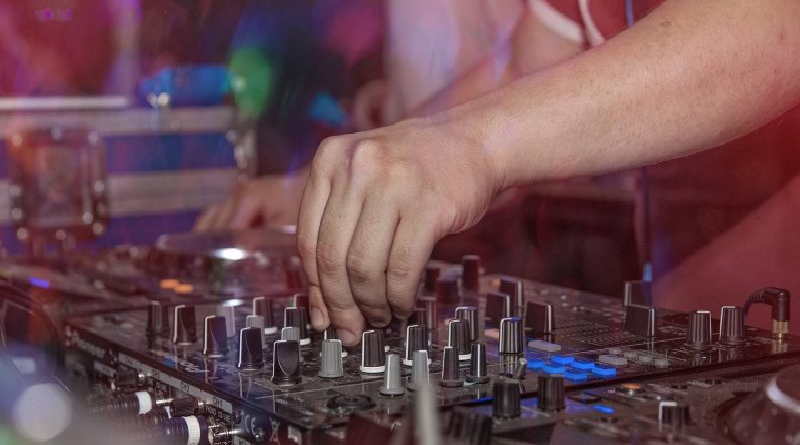 Científicos revelan por qué algunas canciones hacen bailar más que otras