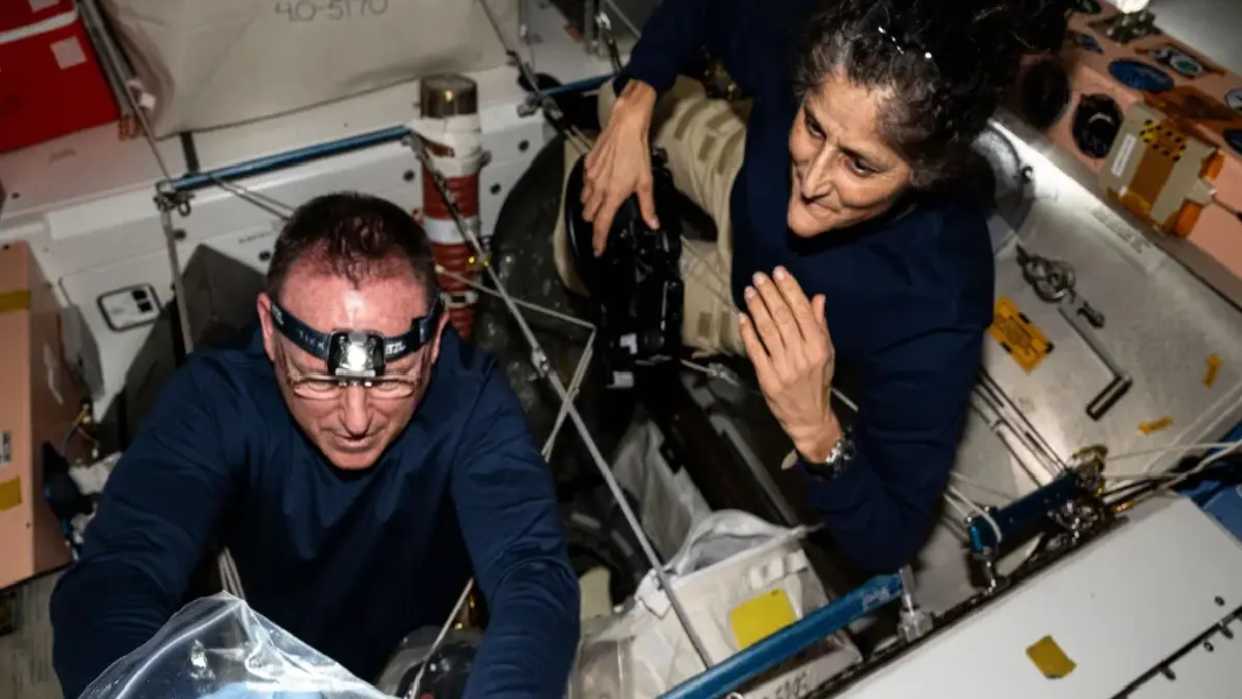 Astronautas varados en el espacio no volverán a la Tierra hasta febrero de 2025