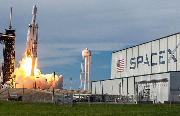 SpaceX anuncia la primera misión tripulada que volará sobre los polos terrestres (+ Detalles)