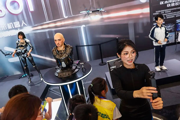 Los robots humanoides protagonizan la Conferencia Mundial de Robótica de Pekín 2024