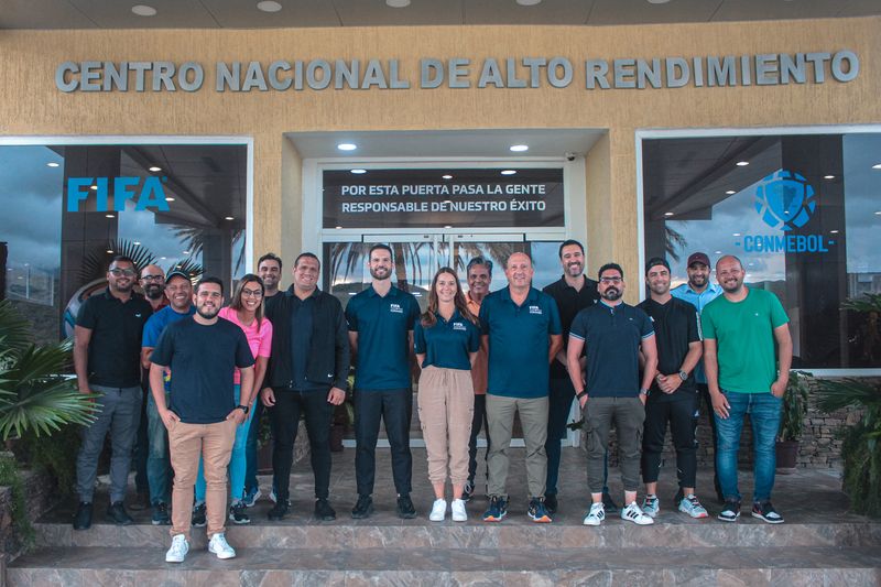 FVF y FIFA colaboran en jornada sobre mantenimiento de canchas (+ Fotos)