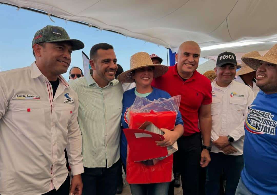 Pescadores de La Guaira y Miranda recibieron financiamientos en equipos