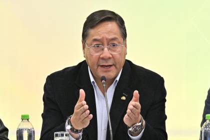 Arce envía al Tribunal Electoral de Bolivia las cuatro preguntas para el referendo