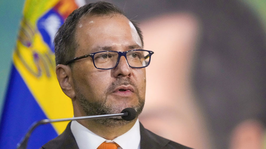 Yván Gil a Boric: Se le cayó definitivamente la máscara, queda al desnudo su gobierno pinochetista y golpistâ