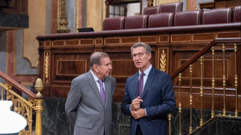 Feijóo recibe al opositor venezolano Edmundo González en el Congreso