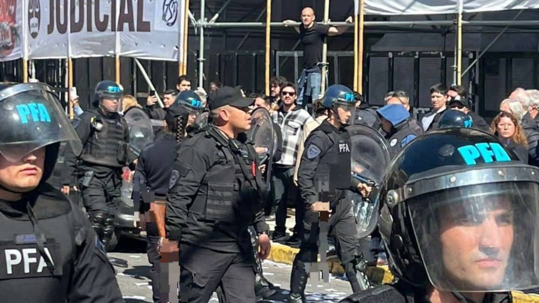 Gobierno de Milei reprïme manifestación de trabajadores judiciales