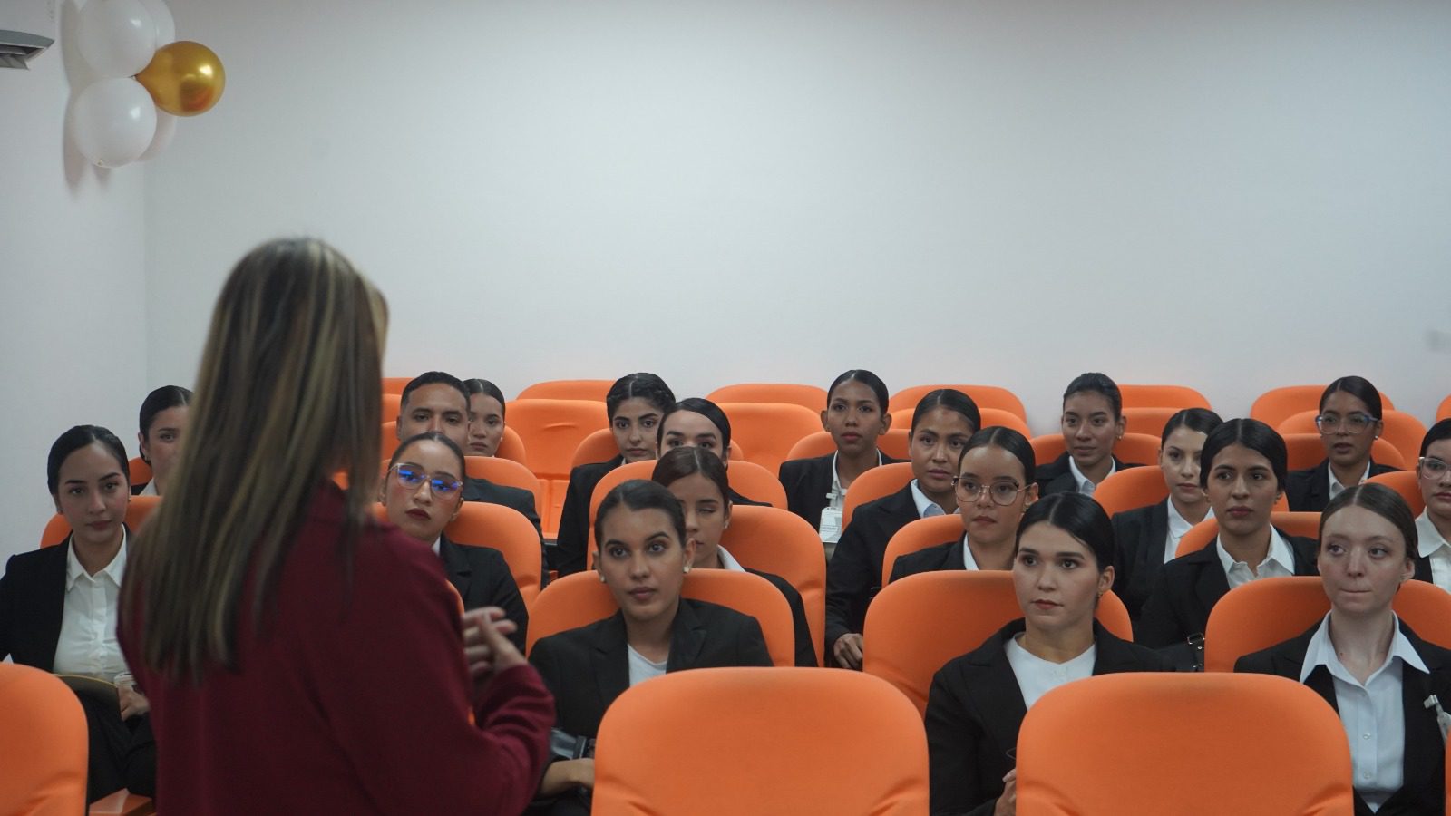 Conviasa apertura décimo octavo curso inicial de Tripulantes de Cabina