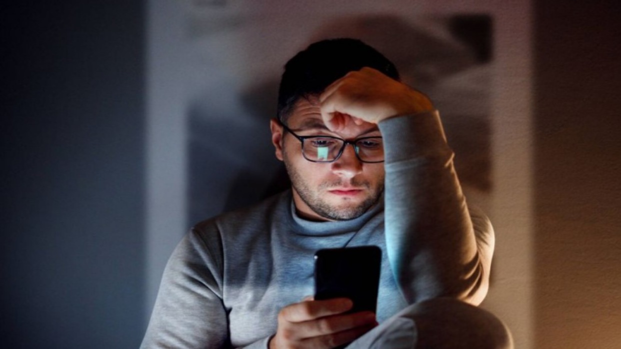 El ‘escroleo’ infinito en redes sociales aumenta el aburrimiento