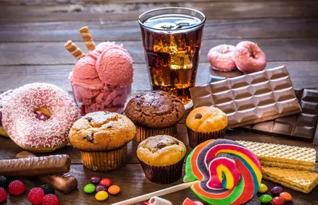 Conozca la razón de tener antojos de comida poco saludable