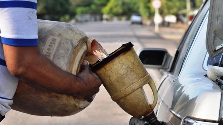 Detienen a tres personas en Falcón por venta ilegal de combustible