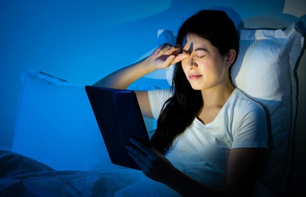 ¿Cómo evitar el envejecimiento cutáneo causado por dispositivos electrónicos?