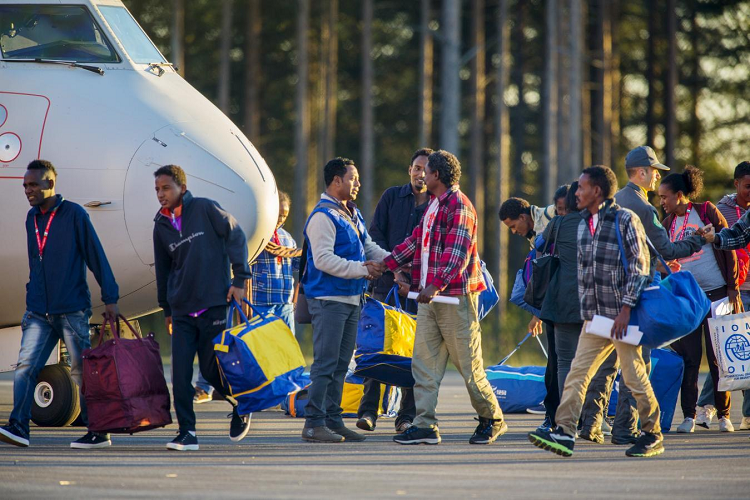 Suecia dice que pagará a los inmigrantes hasta 34.000 dólares para que abandonen el país
