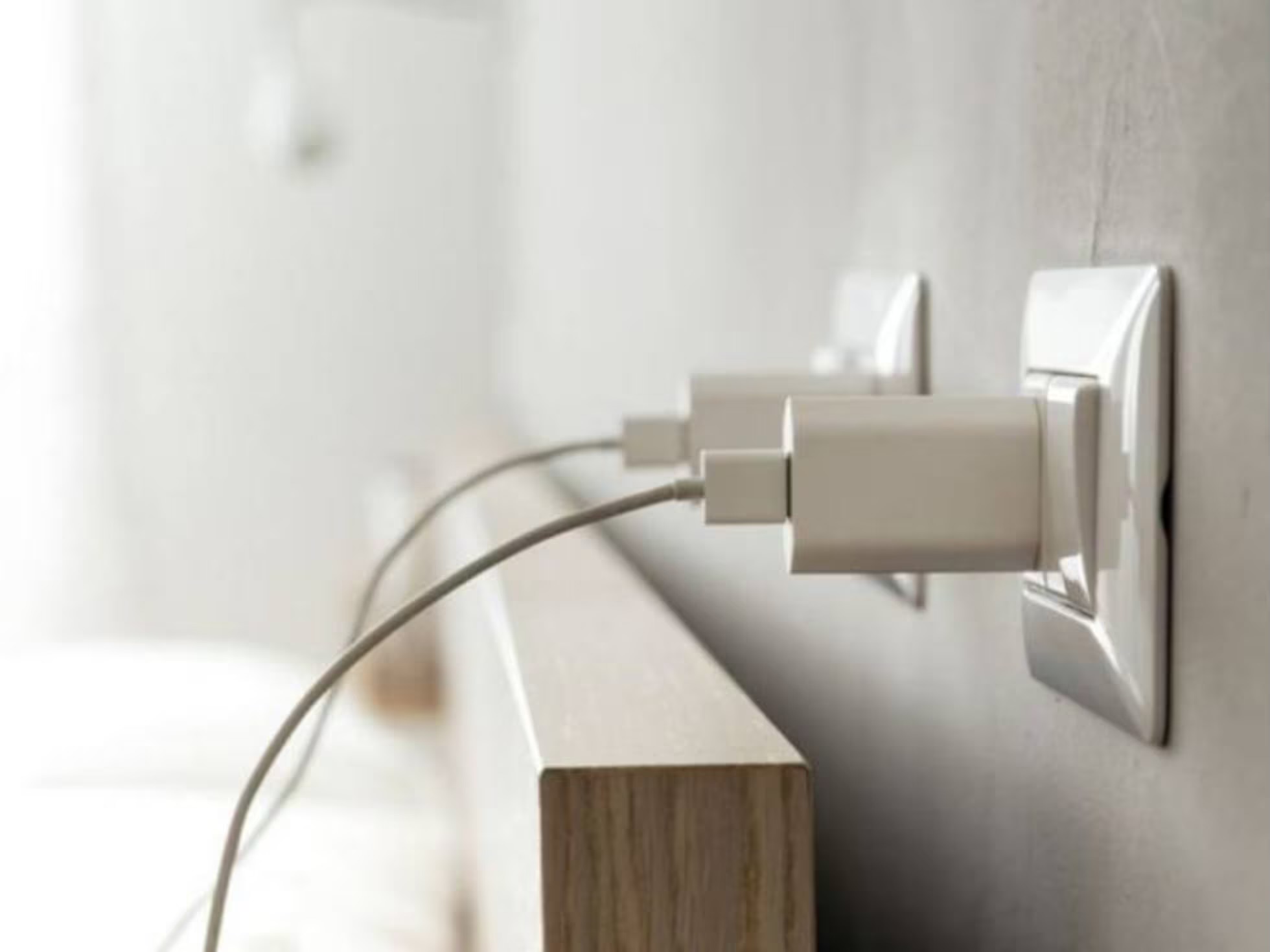 Cuánta energía consume un cargador de celular conectado y sin usar