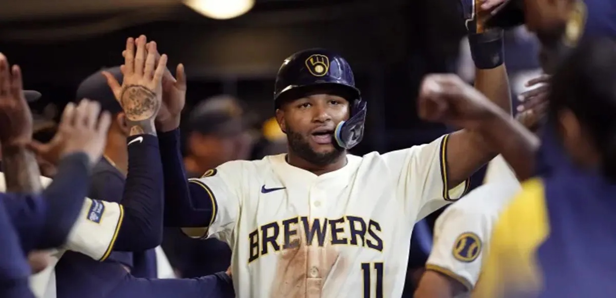 El venezolano Jackson Chourio es el jugador más joven en conseguir una temporada 20-20 en la MLB