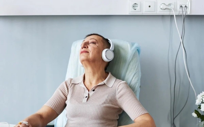 Escuchar música beneficia a los pacientes con leucemia mieloide aguda