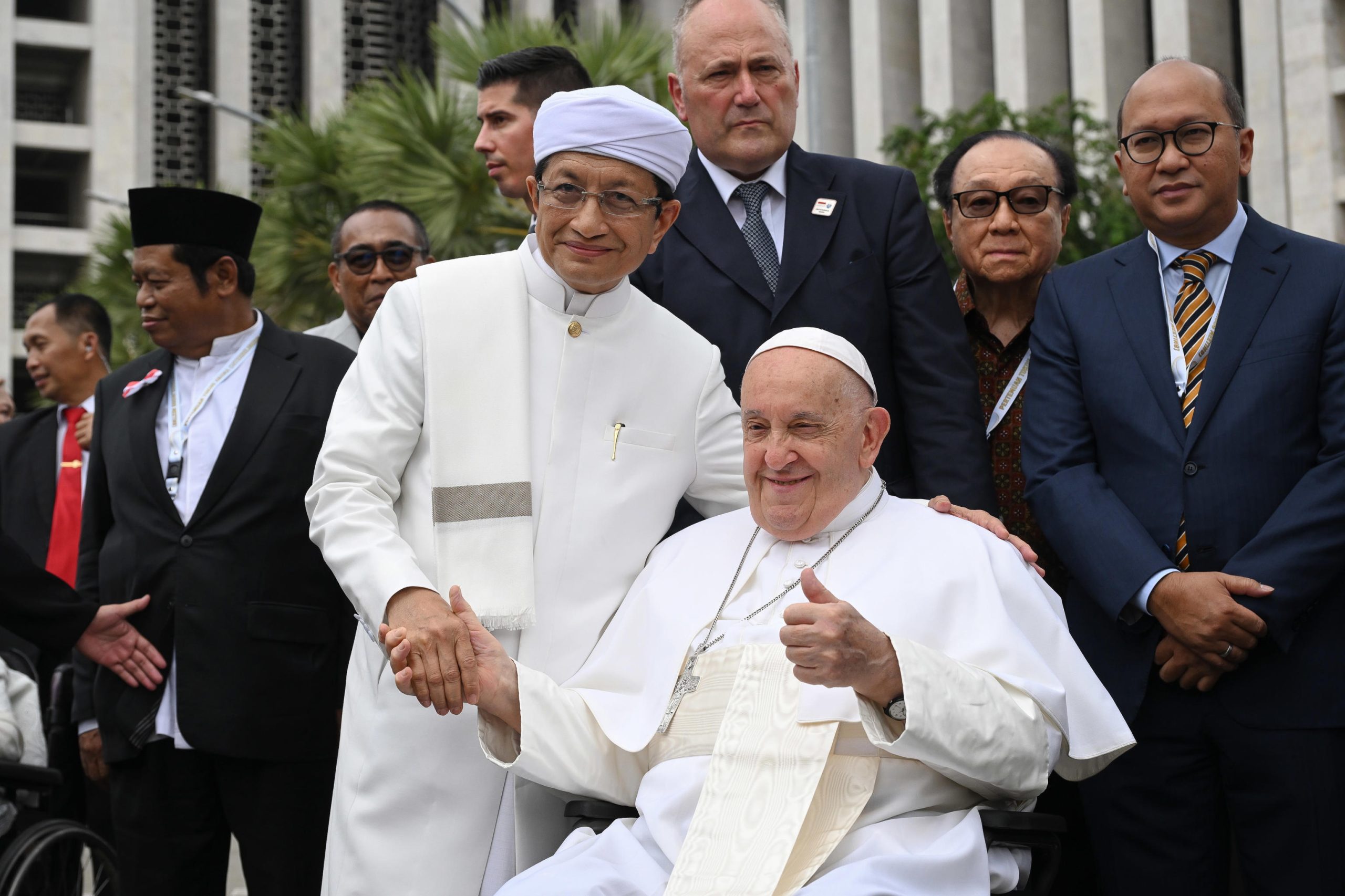 Policía de Indonesia arrëstó a siete personas que planeaban un atentadø contra el papa Francisco