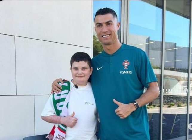 Niño sobrevivió a una trágica explosión, lograron reunirle 100k y logró conocer a Cristiano Ronaldo