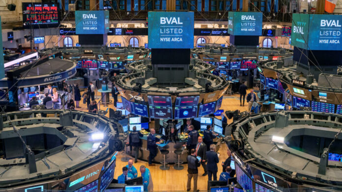 ¡Números rojos! Cierre en baja de Wall Street refleja la debilidad de la economía