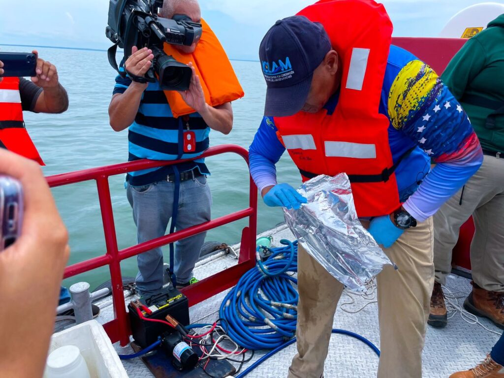 Científicos del ICLAM realizaron jornada de captación de muestras de agua y sedimento en el Lago de Maracaibo