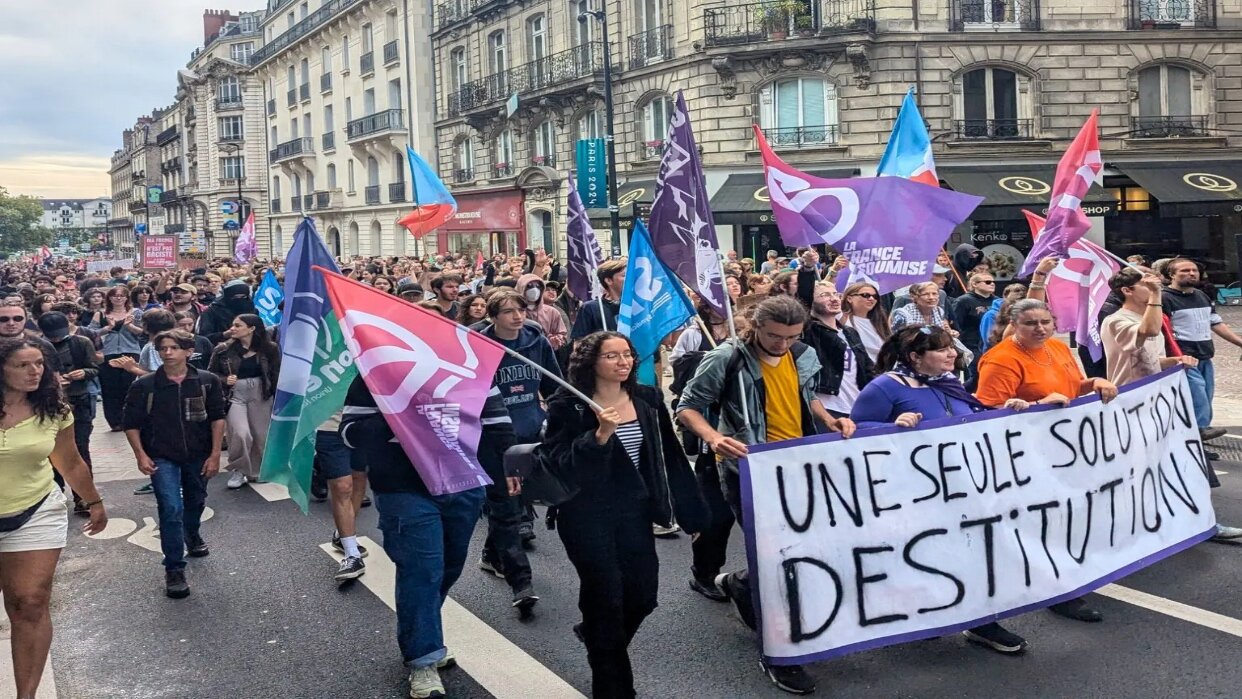 Francia protesta contra gølpe de Estado de Macron y pide su destitución