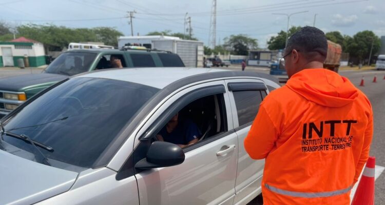 El Instituto Nacional de Transporte Terrestre instaló operativo especial en el Puente sobre el Lago