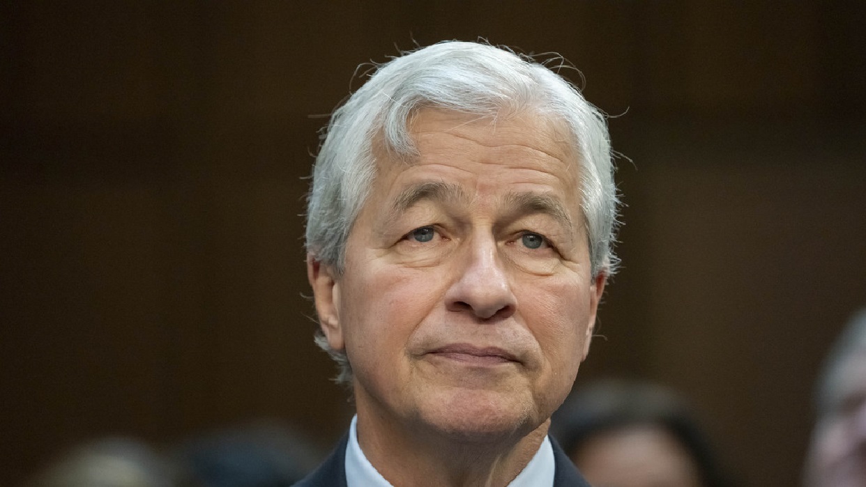 Economía de EEUU al borde del abismo alerta directivo del banco JPMorgan