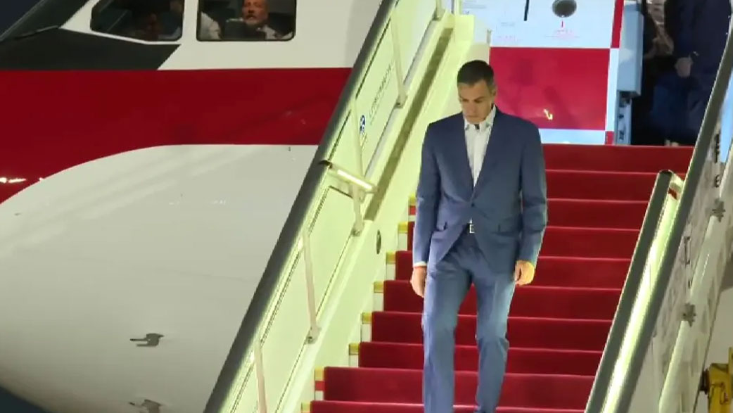Sánchez aterriza en China para afianzar vínculos en plena tensión arancelaria con la Unión Europea