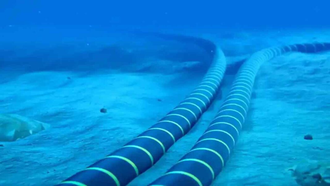 Llega a España el gran cable submarino de Meta que parte de EEUU