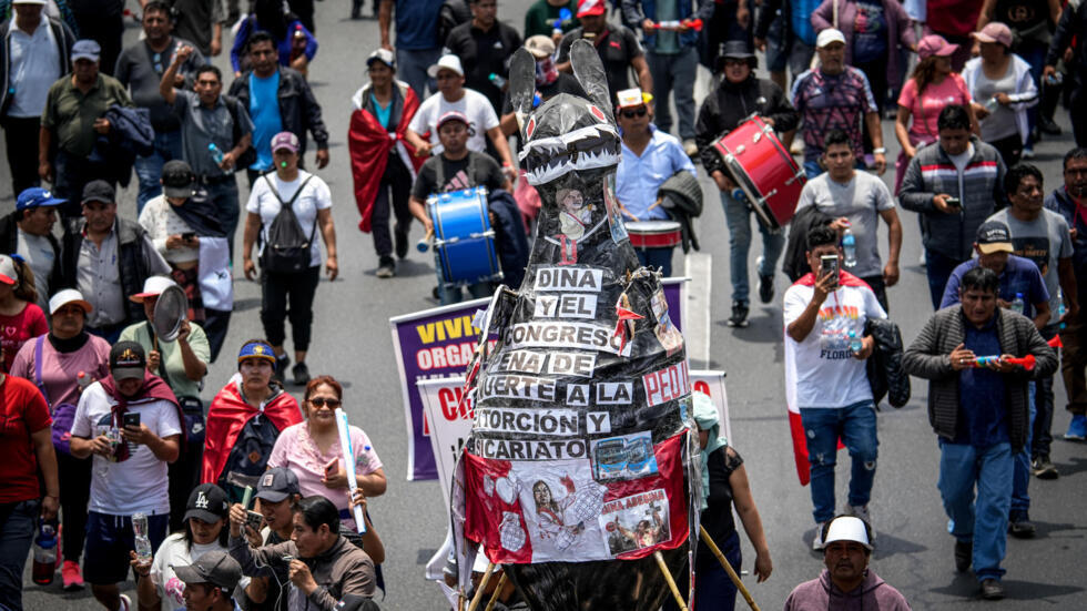 Marchan en Perú durante el paro nacional de transportistas