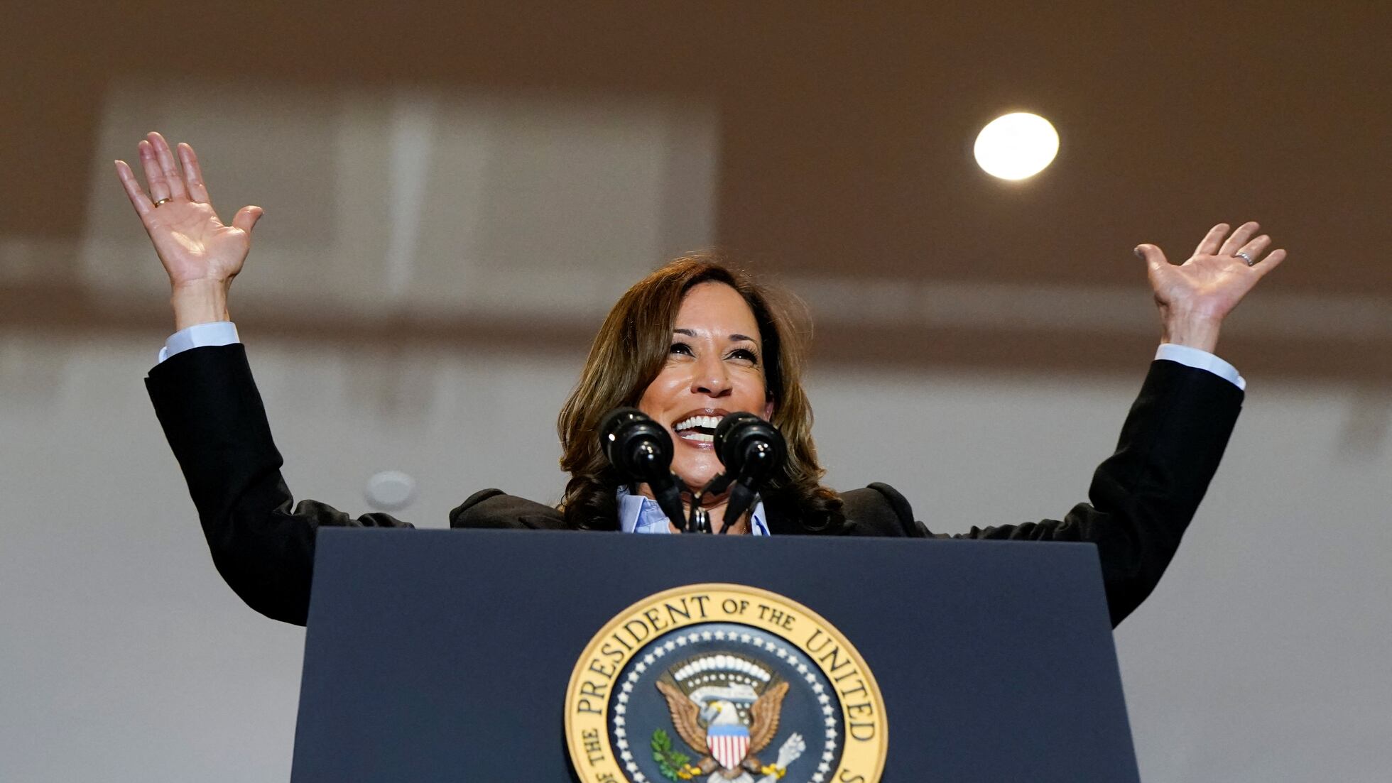 La campaña de Harris recaudó 1.000 millones de dólares y supera por amplio margen la cosecha de Trump