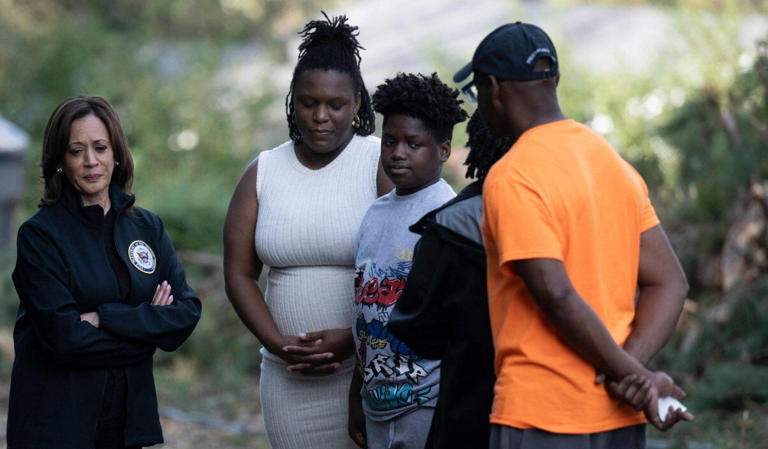 Biden y Harris visitan las zonas devastadas por el huracán Helene