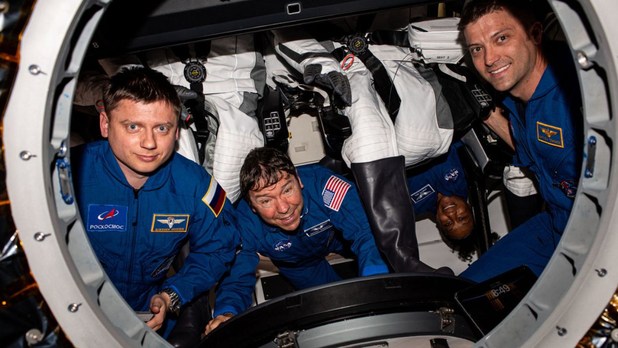 La misión SpaceX Crew-8 retorna desde la EEI con un cosmonauta ruso a bordo