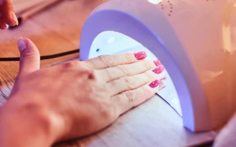 Dermatólogos advierten sobre los peligrôs de las uñas semipermanentes