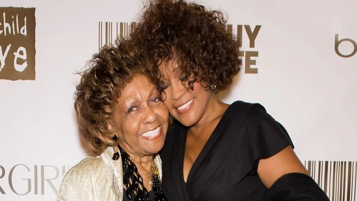 Mûrió Cissy Houston, cantante ganadora del Grammy y madre de Whitney Houston