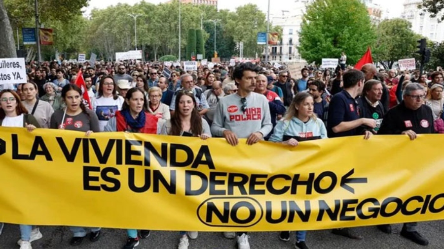 Decenas de miles de personas marchan en Madrid contra precio de alquiler de viviendas
