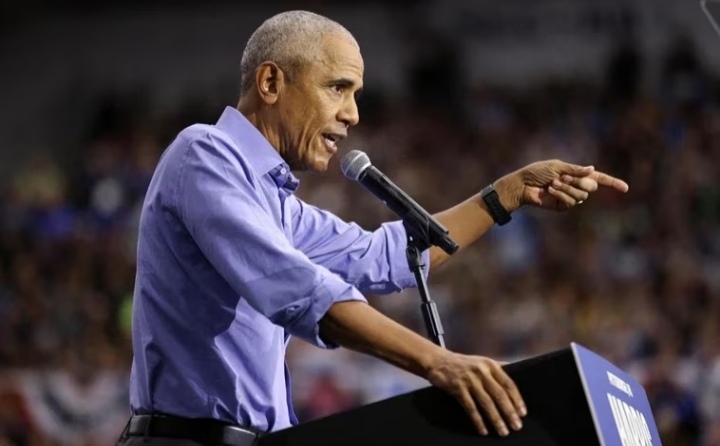 Obama atäca a Trump y exige a los hombres negros que se dejen de «excusas» y voten a Kamala Harris