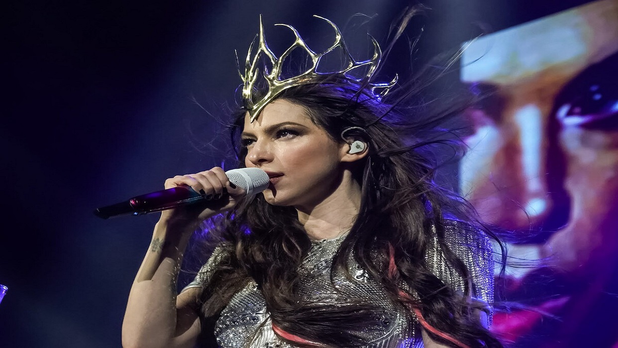 La cantante Paty Cantú recibió «La Roca» tras concierto en la Ciudad de México
