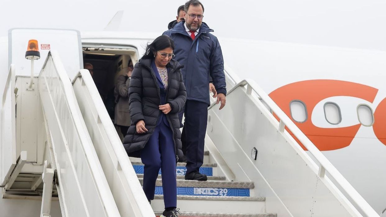 Vicepresidenta Rodríguez y canciller Gil llegan a Rusia para la cumbre de los BRICS