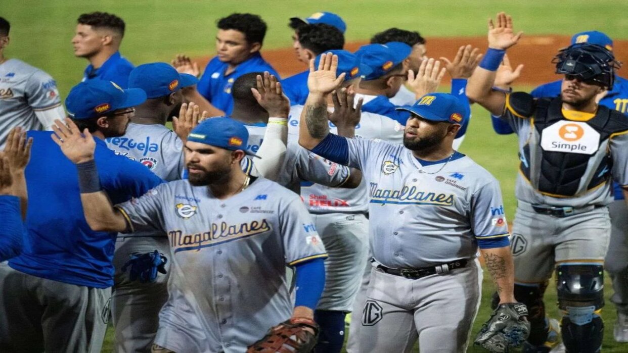 Magallanes ganó por primera vez en el Monumental anotando 7-1 ante Leones del Caracas