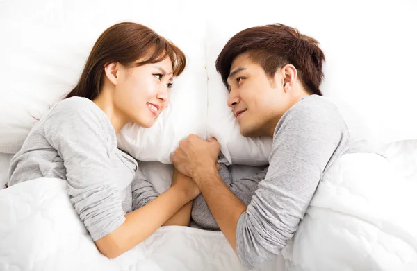 Tener relaciones sexüãlęs ayudaria a aliviar el dolor de cabeza, según estudio